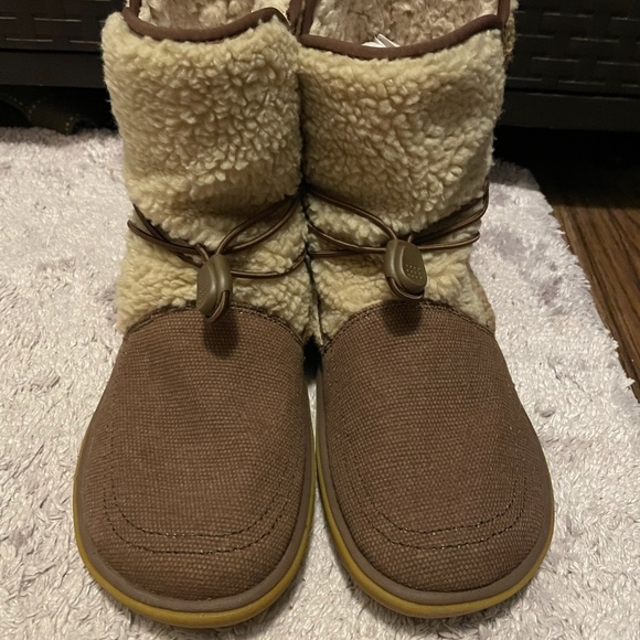 Sanuk Shoes - Sanuk boots size 7 new no box * Buy 2 get 1 Free!